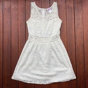 White Lace Sleeveless Dress